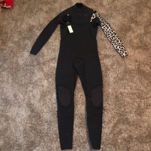 New 4/3 Billabong Sz 4 Woman’s wetsuit